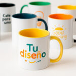 Varias tazas de diferentes colores para personalizar