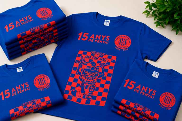 Camisetas personalizadas de peña blaugrana en color azul con estampado rojo para aniversario de peña festiva